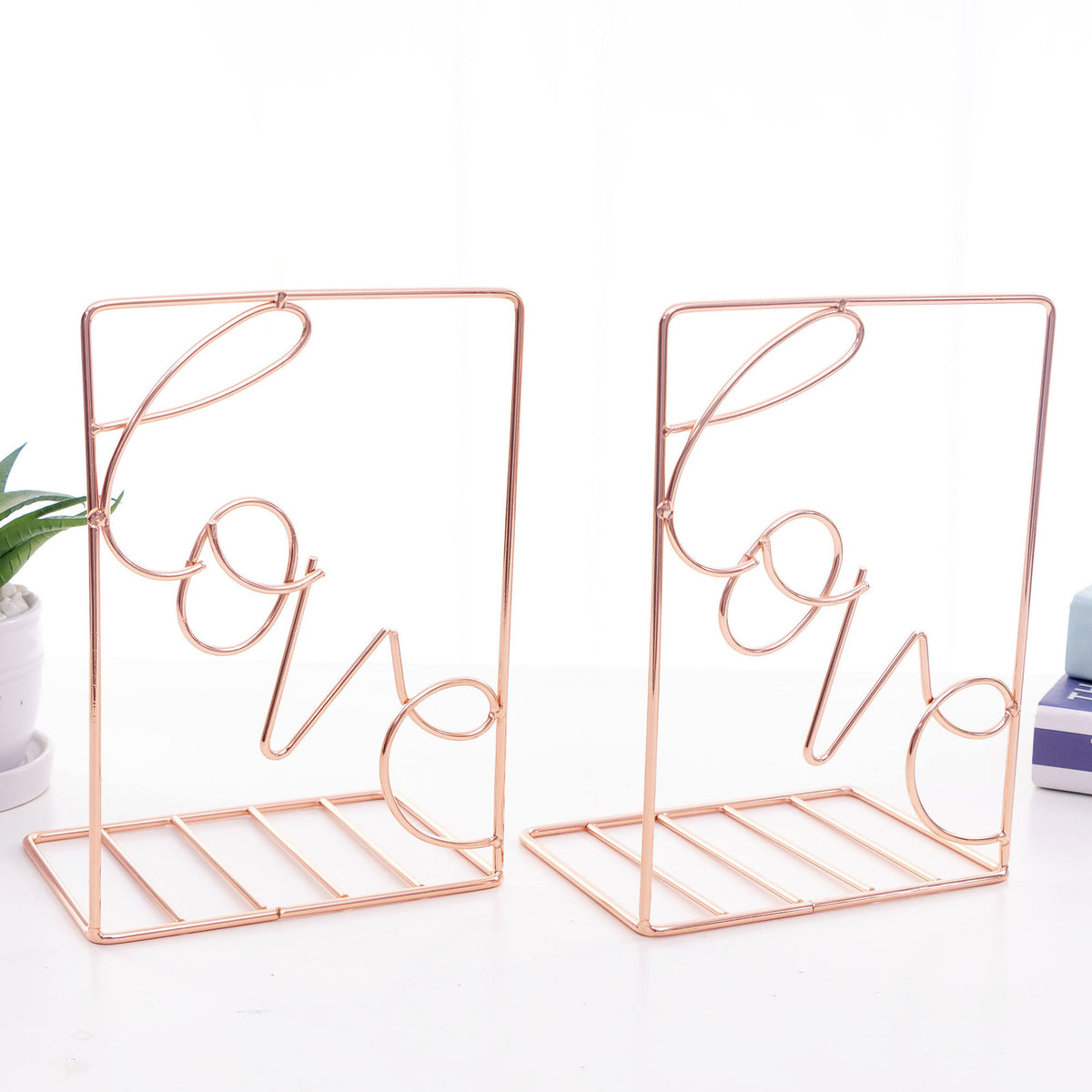 Feneri LOVE Metal Bookend — product detail